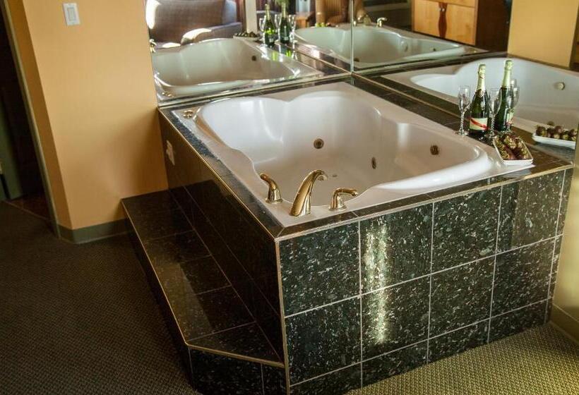 סוויטת סופריור, Medicine Hat Lodge, Trademark Collection By Wyndham