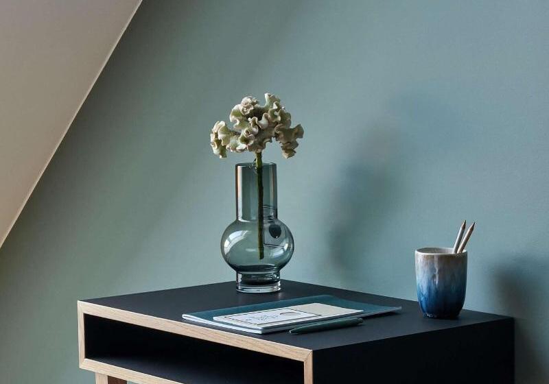 מיטת קינג בסוויטה, Medicine Hat Lodge, Trademark Collection By Wyndham