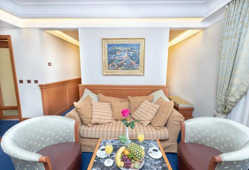 סוויטת ג'וניור, Palace