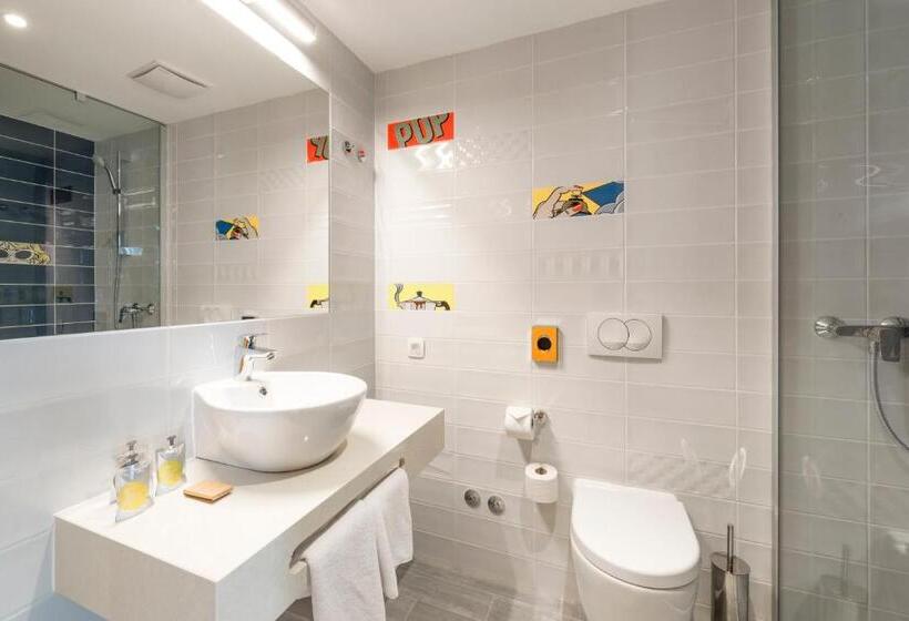 חדר סופריור נוף לבריכה, Pharos Hvar