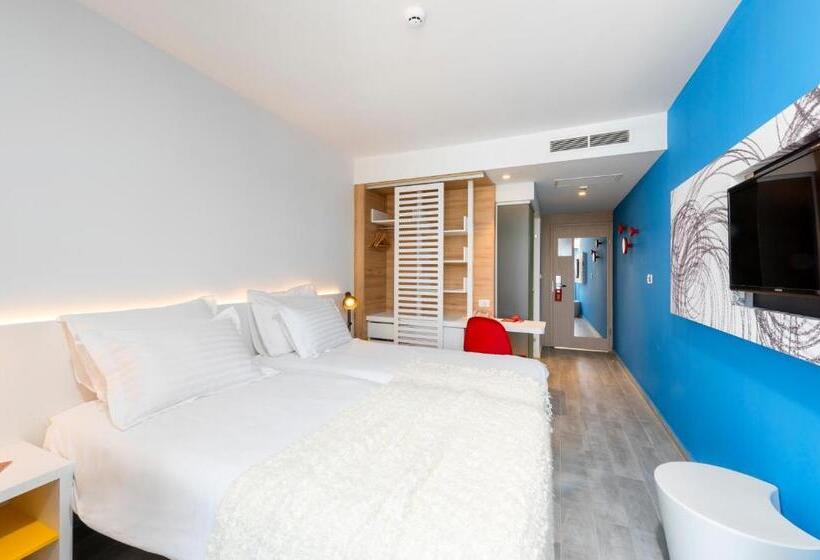 חדר סופריור נוף לבריכה, Pharos Hvar