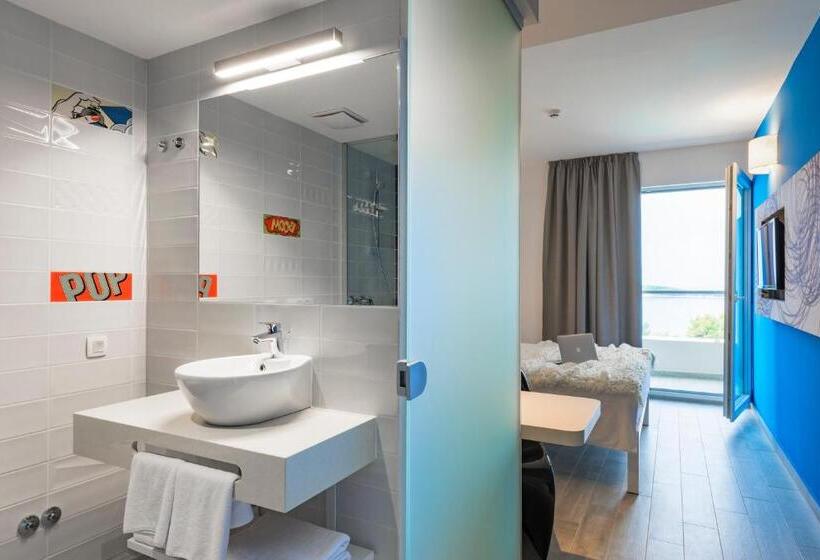 חדר סופריור עם נוף לים ומרפסת, Pharos Hvar