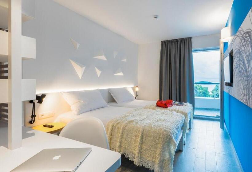 חדר סופריור עם נוף לים ומרפסת, Pharos Hvar