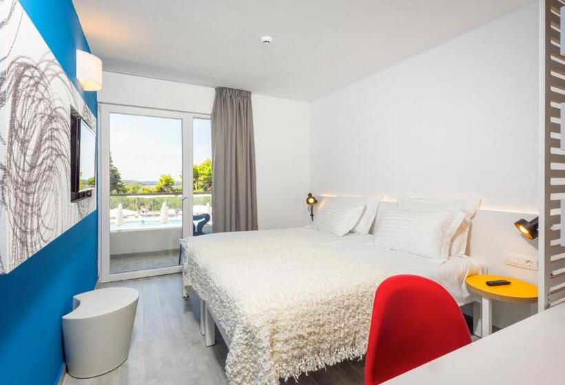 חדר סופריור נוף לבריכה, Pharos Hvar