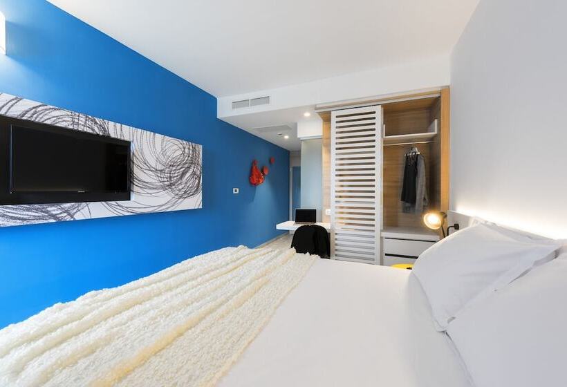 חדר סופריור עם נוף לים ומרפסת, Pharos Hvar