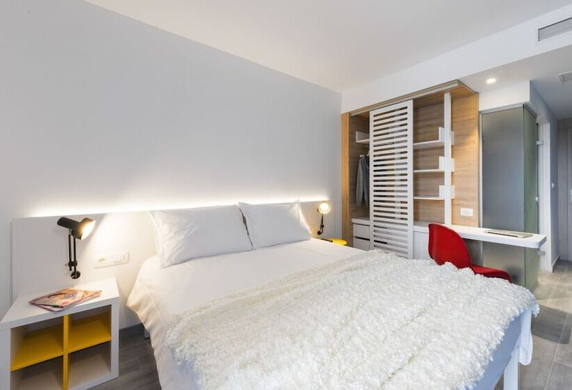 חדר סופריור נוף לבריכה, Pharos Hvar