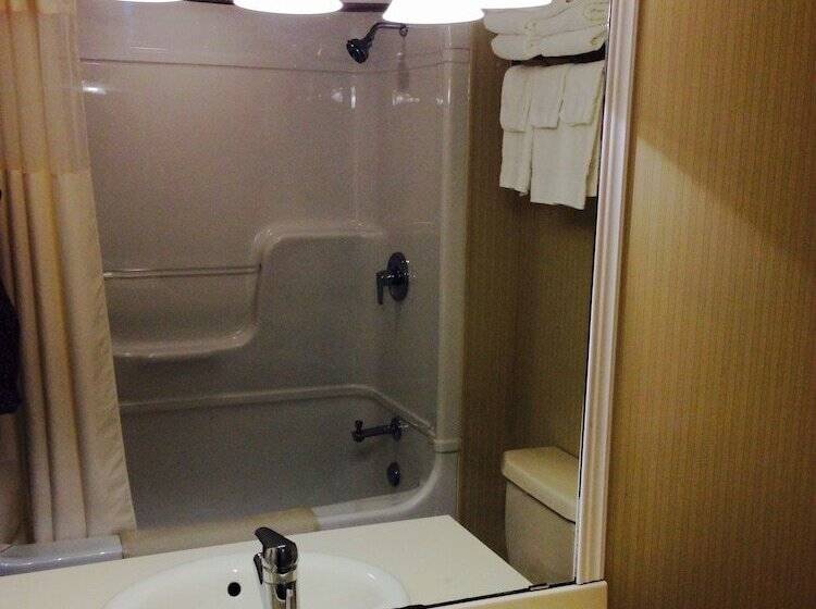 جناح, Quality Inn & Suites Garden Of The Gulf