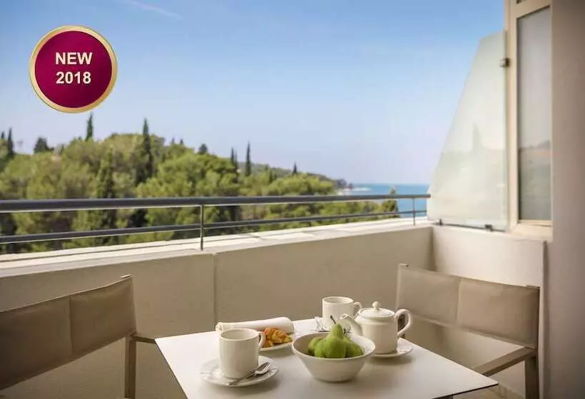 اتاق سوپریور با چشم‌انداز جانبی دریا, Remisens Hotel Albatros All Inclusive