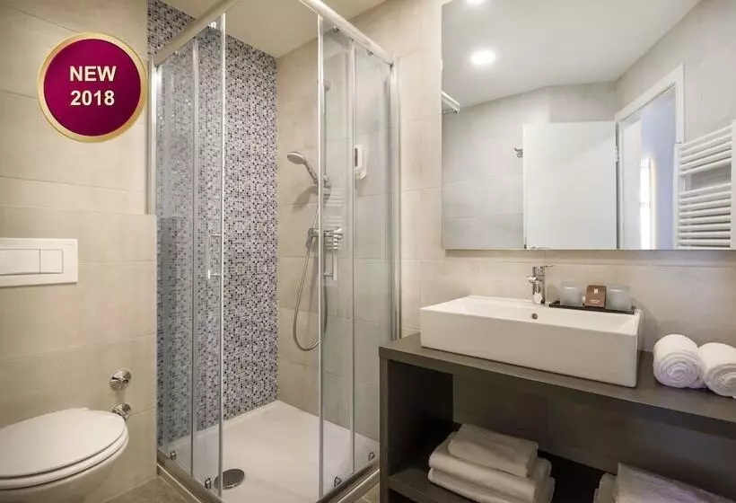 اتاق سوپریور با چشم‌انداز جانبی دریا, Remisens Hotel Albatros All Inclusive