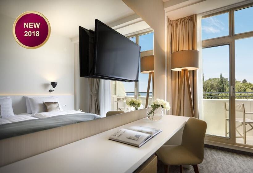 اتاق سوپریور با چشم‌انداز جانبی دریا, Remisens Hotel Albatros All Inclusive