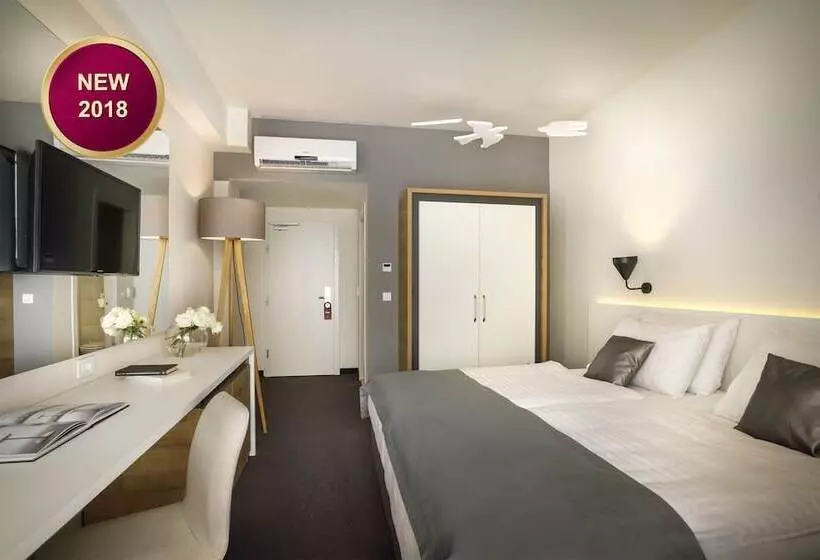 اتاق سوپریور با چشم‌انداز دریا و بالکن, Remisens Hotel Albatros All Inclusive