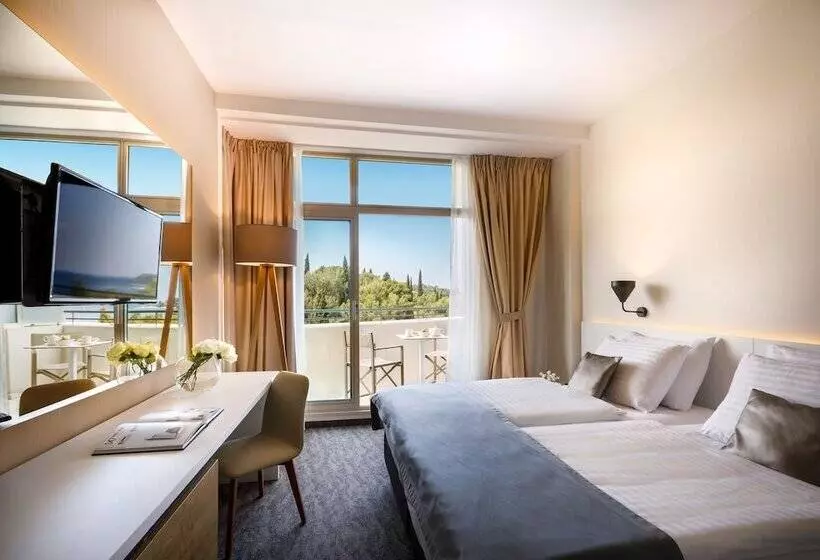 اتاق سوپریور با چشم‌انداز جانبی دریا, Remisens Hotel Albatros All Inclusive