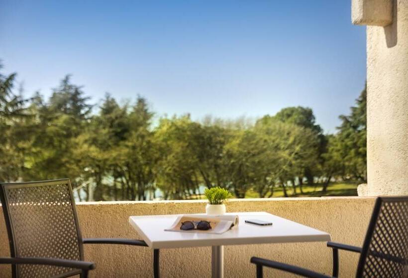 高级房间侧面带海景, Rubin