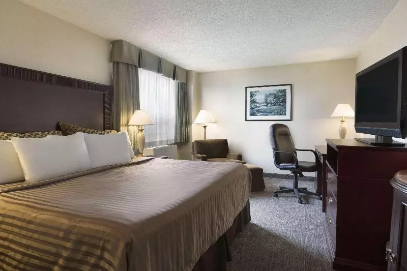 キングサイズベッドのスタンダードルーム, Travelodge Hotel By Wyndham Vancouver Airport