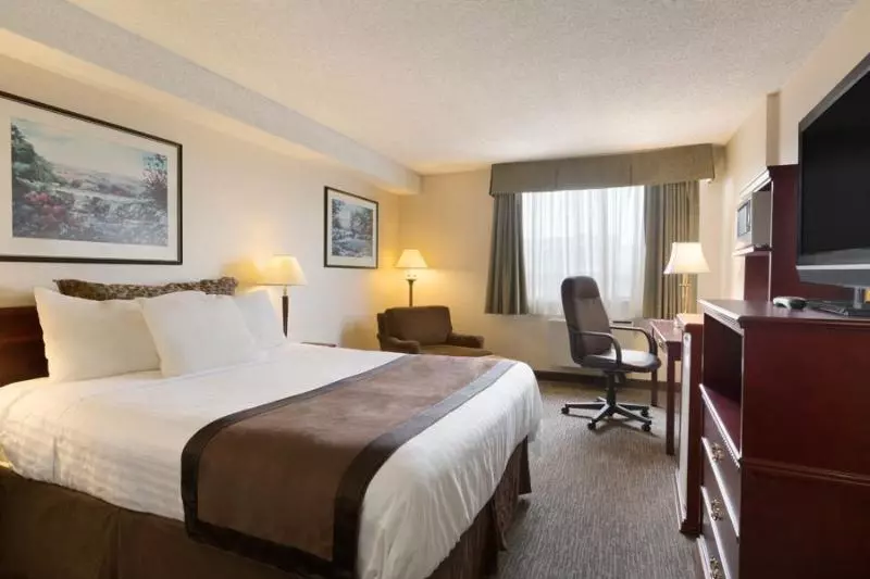 キングサイズベッドのスタンダードルーム, Travelodge Hotel By Wyndham Vancouver Airport