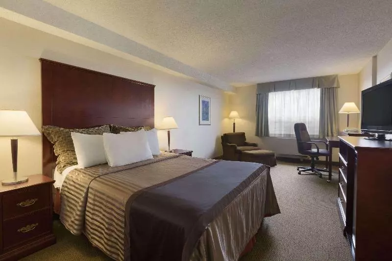 ビジネスルーム, Travelodge Hotel By Wyndham Vancouver Airport