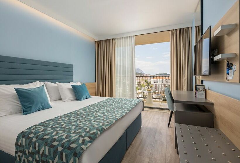 サイドシービュージュニアスイート, Valamar Meteor