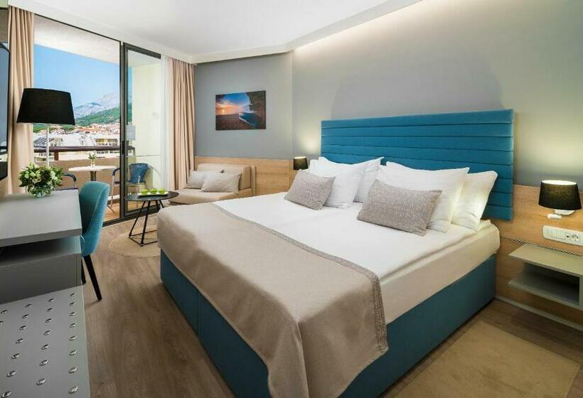 اتاق سوپریور با چشم‌انداز جانبی دریا, Valamar Meteor