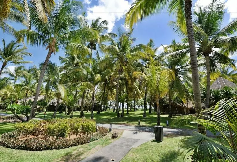 بانگلوی ممتاز, La Pirogue Mauritius
