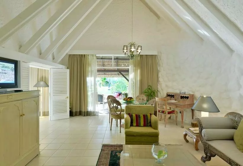 سوئیت سینیور, La Pirogue Mauritius