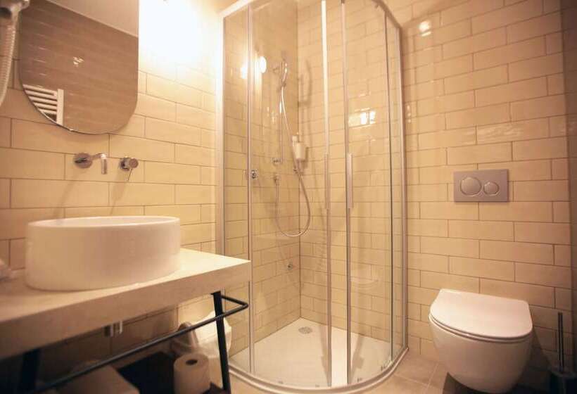 اتاق راحتی, Mrak Superior