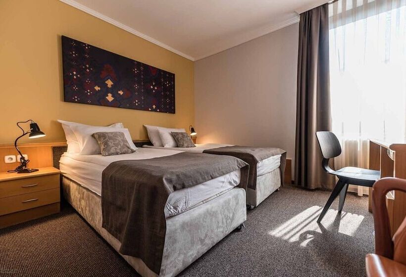 اتاق راحتی, Mrak Superior