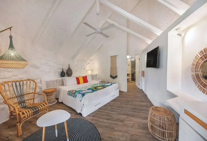 بانگلوی استاندارد, La Pirogue Mauritius