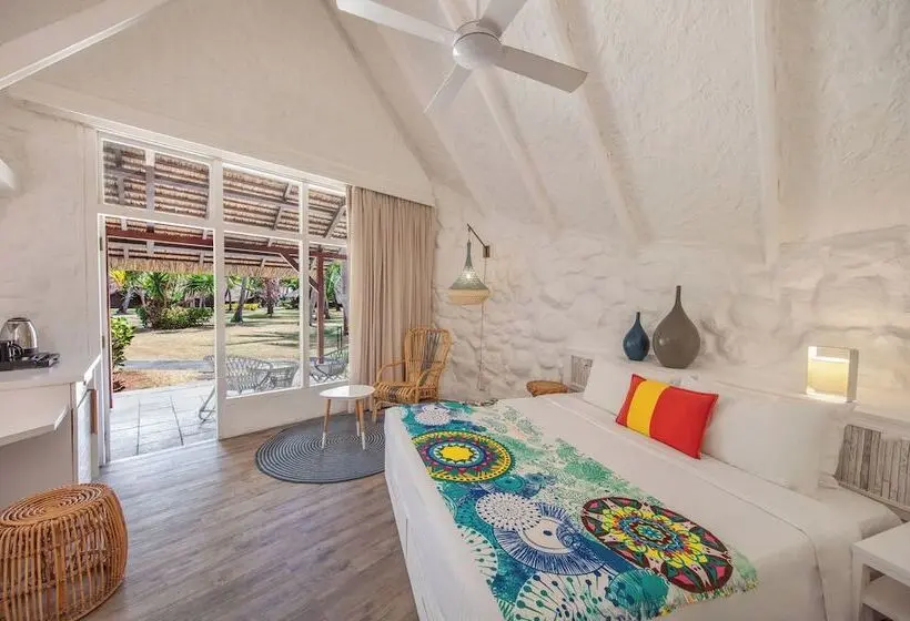 بانگلوی استاندارد, La Pirogue Mauritius