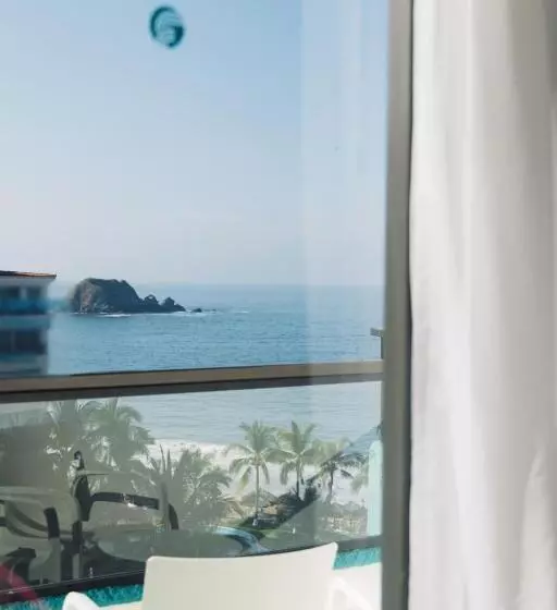 片側に海が見えるデラックスルーム, Fontan Ixtapa