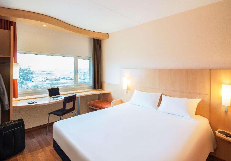 Standard Room, Ibis Schiphol Amsterdam Airport