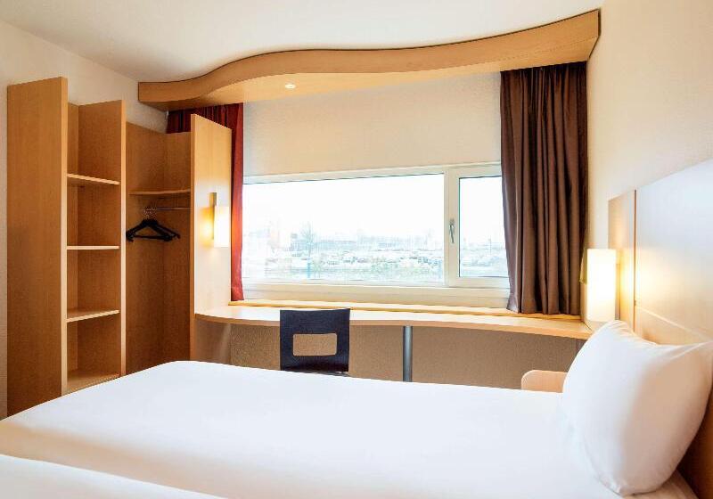 Standard Room, Ibis Schiphol Amsterdam Airport