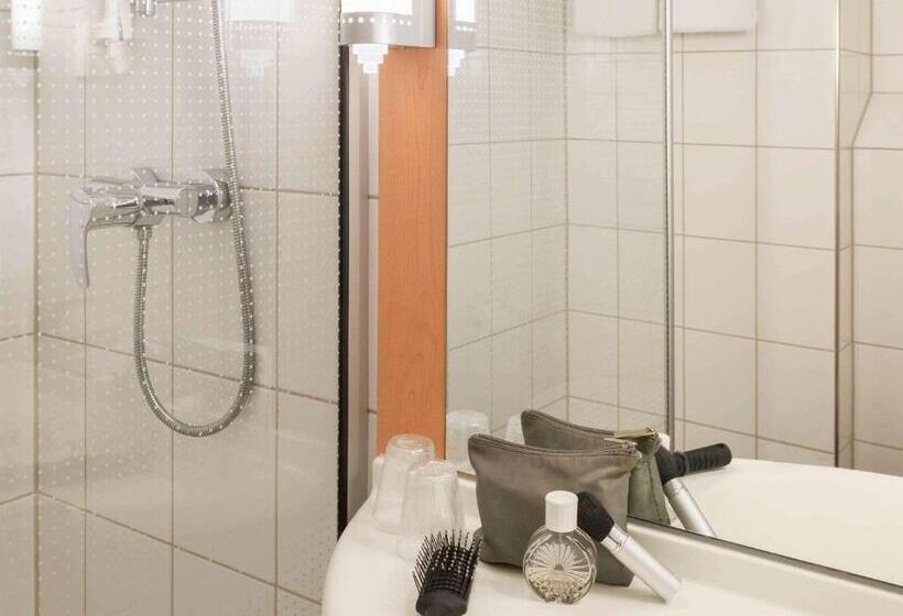 Standard Room, Ibis Schiphol Amsterdam Airport