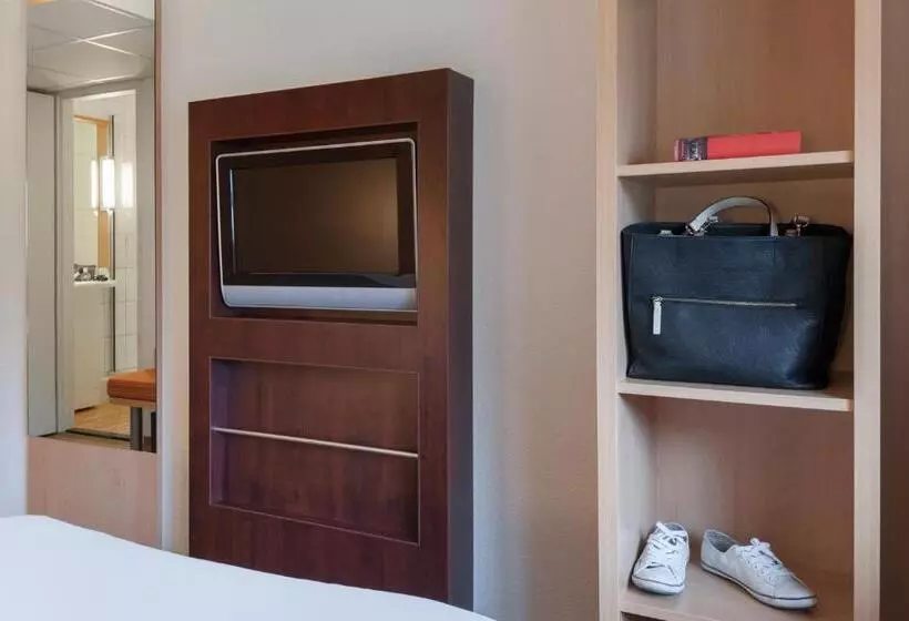 Standard Room, Ibis Schiphol Amsterdam Airport
