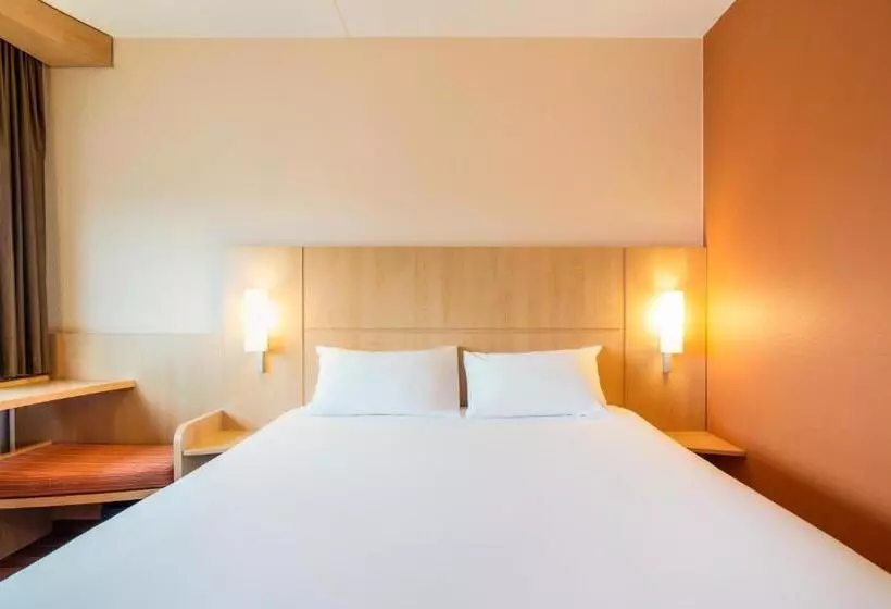 Standard Room, Ibis Schiphol Amsterdam Airport