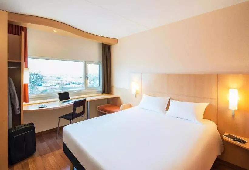 Standard Room, Ibis Schiphol Amsterdam Airport