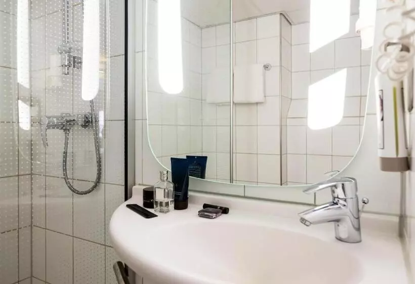 Superior Room, Ibis Schiphol Amsterdam Airport