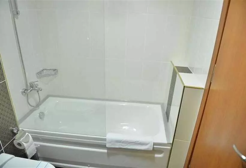 اتاق استاندارد سه نفره, Inci