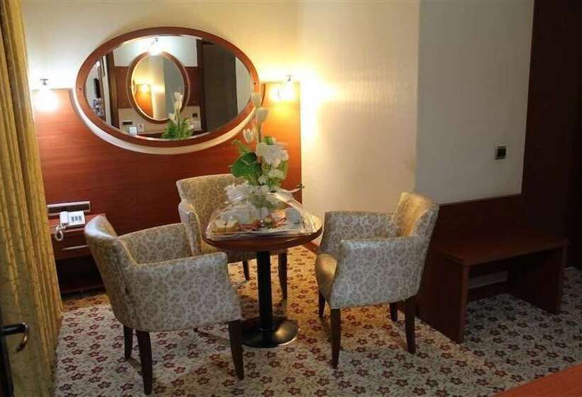 اتاق استاندارد سه نفره, Inci