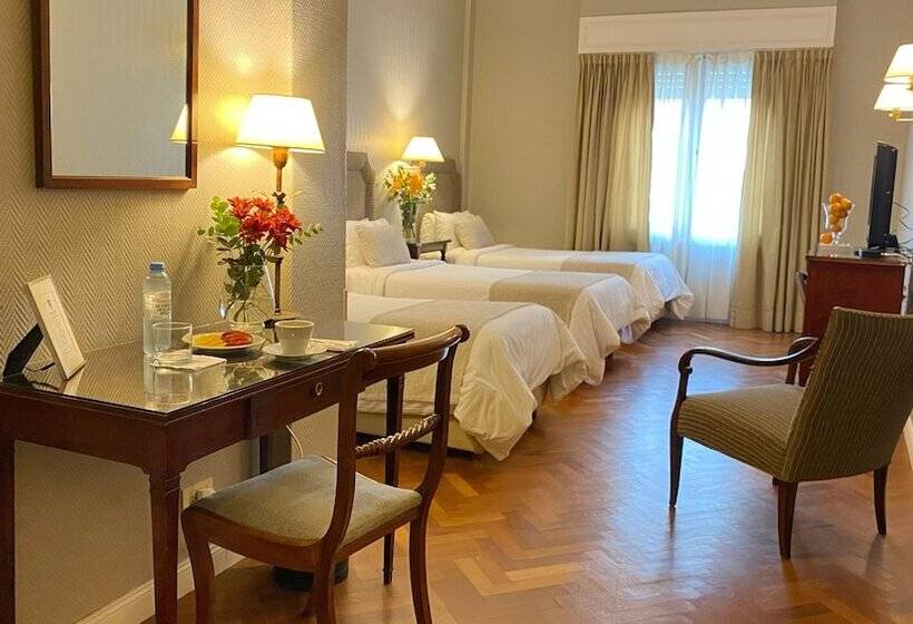 اتاق استاندارد سه نفره, Lafayette