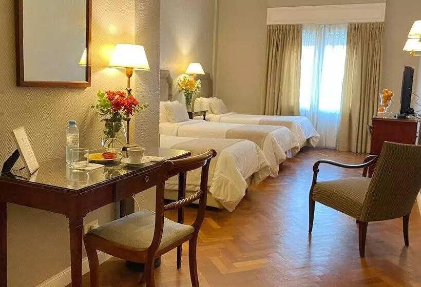 اتاق استاندارد سه نفره, Lafayette