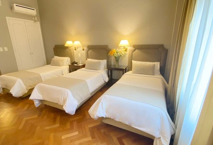 اتاق استاندارد سه نفره, Lafayette