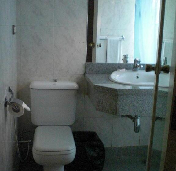 スタンダードルーム, Philippe Luxor