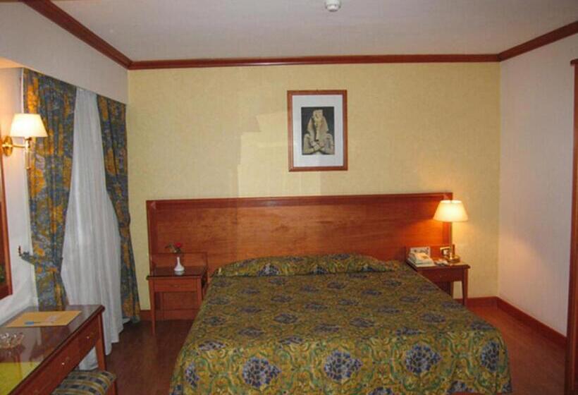 スタンダードルーム, Philippe Luxor