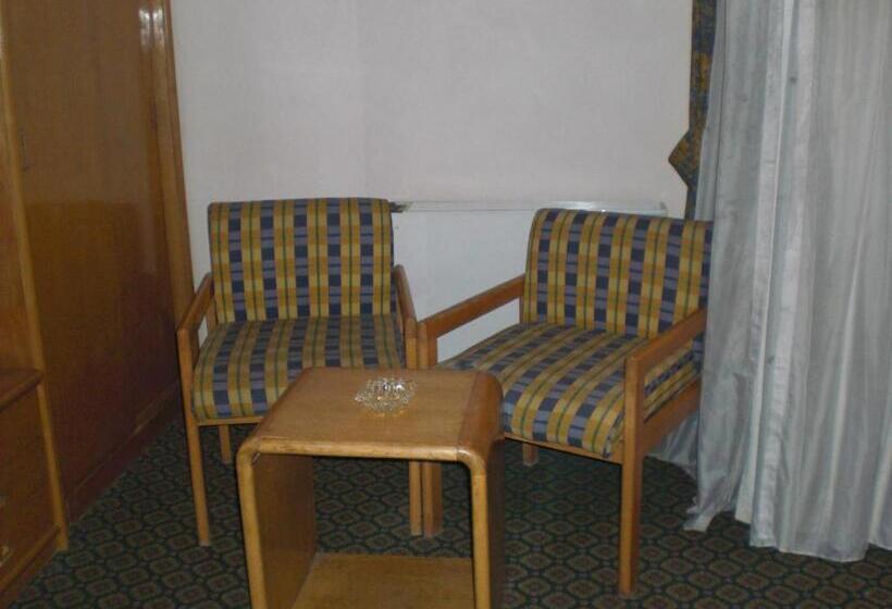 スタンダードルーム, Philippe Luxor