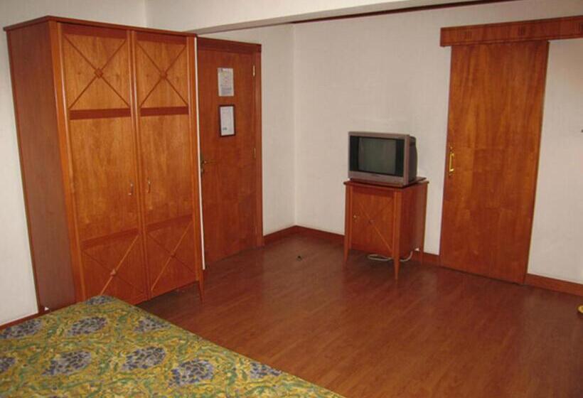 スーペリアトリプルルーム, Philippe Luxor