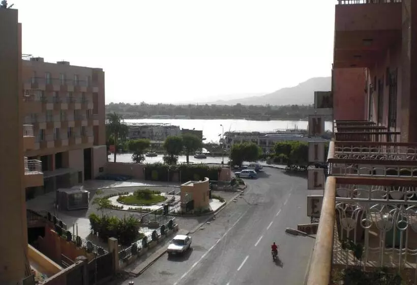 اتاق سوپریور با چشم‌انداز, Philippe Luxor