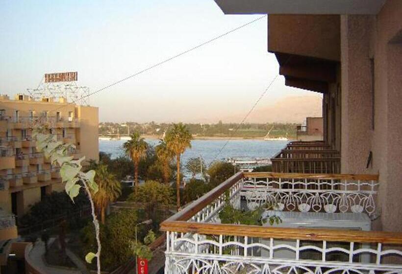 景色の見えるスーペリアルーム, Philippe Luxor