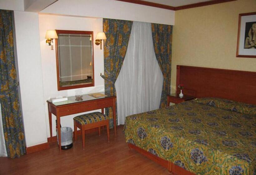 景色の見えるスーペリアルーム, Philippe Luxor