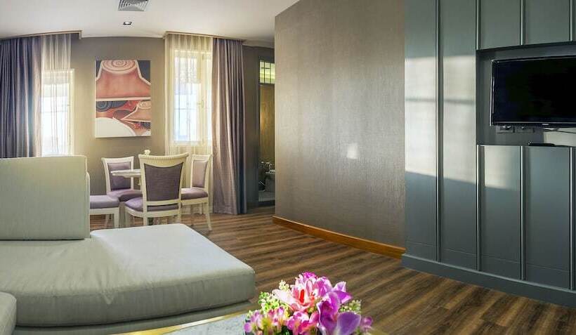 سوئیت 2 خوابه, Royal Rattanakosin Hotel Sha Plus