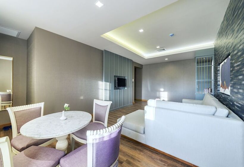 سوئیت 2 خوابه, Royal Rattanakosin Hotel Sha Plus